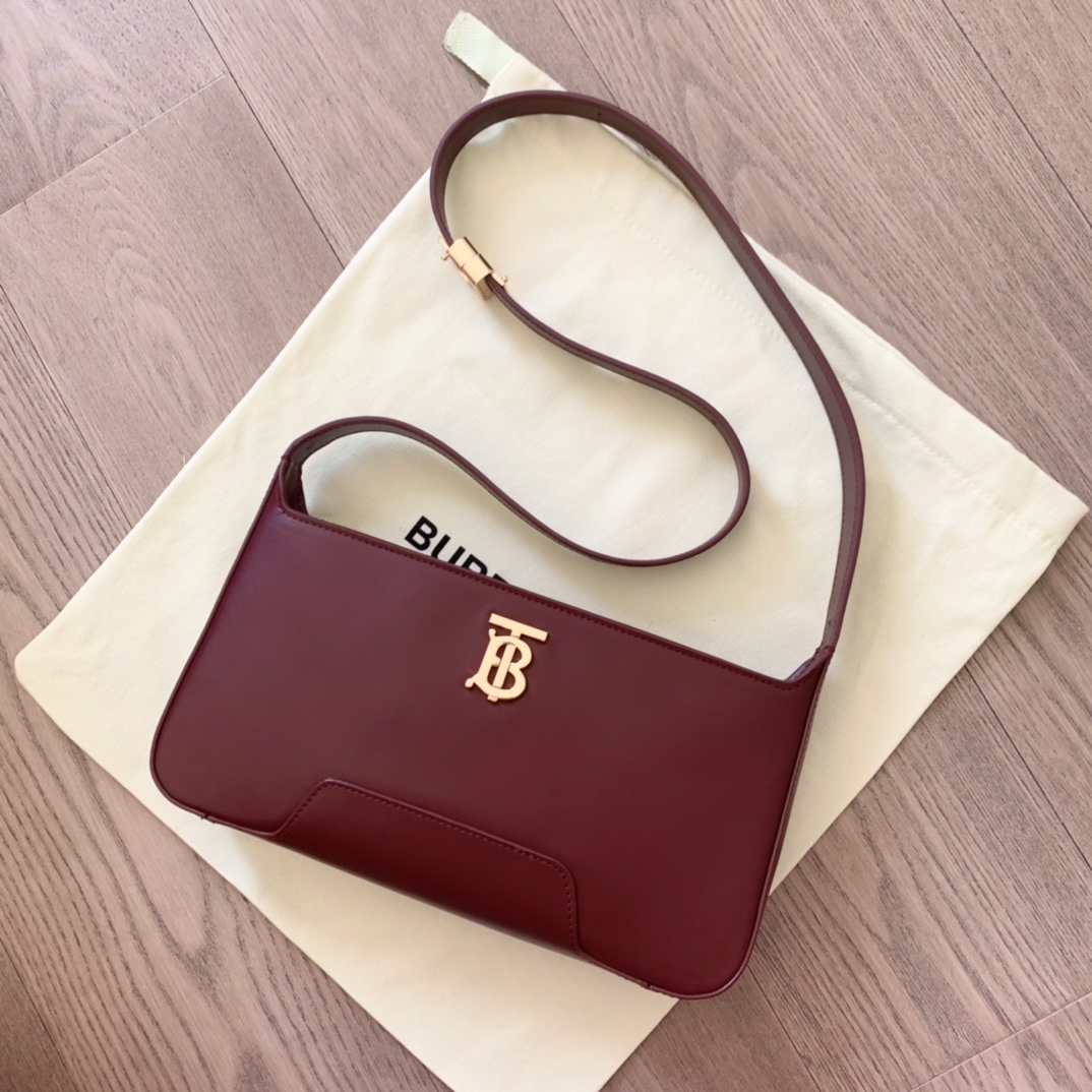 Burberry_Armpit_Bag-28X1